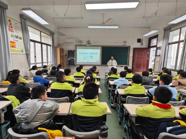 开学第一课，法治清风进校园.jpg